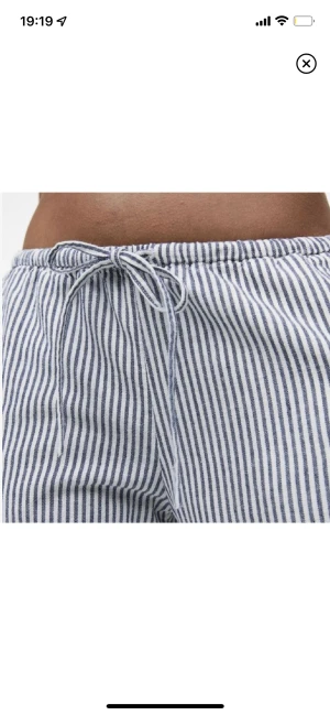 Söker  - Söker dessa linnebyxor från H&M i storlek S eller M🔆 Hör av dig om du säljer, pris kan diskuteras!