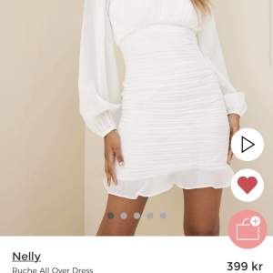 säljer en jättefin klänning ifrån Nelly. Den är aldrig använd, endast testad och därav bästa skick. Lappen finns kvar också. Köpt för 399kr❤️‍🔥