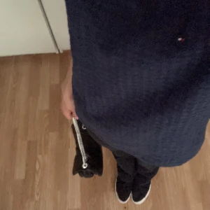 T-shirt - T-shirt från Tommy Hilfiger, har inga defekter och har inte använts (därför säljer jag)💐💐