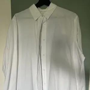 Oversize skjorta, som jag aldirg använt.