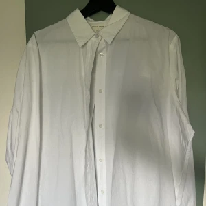 Oversized skjorta - Oversize skjorta, som jag aldirg använt.