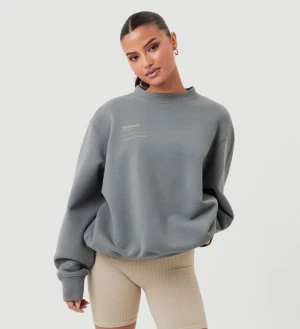 Björn borg x Alice stenlöf shorts & collegetröja  - Tröja och shorts i stl M. Prislapp kvar på båda nypric ca 1600kr. Finns mer info om plaggen på Björn borg hemsida. Svarar gärna på ev. frågor. 