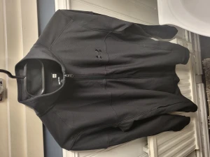 Under armour - Tränings zip tröja.  Ny skick, knappt använd. Srolek S 