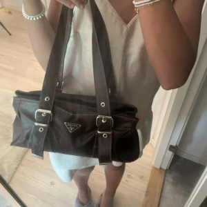 Vintage väska  - Söt väska som är köpt på vintage butik i Italien 🇮🇹 den är givetvis inte äkta Prada ❤️