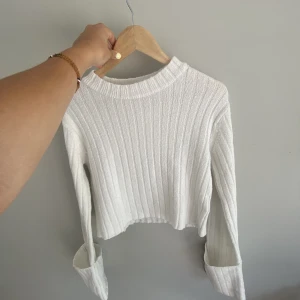 Stickad tröja från misslisibells kollektion med nakd  - Fin tröja som knappt är använd. Storlek xxs men passar xs lika bra. Skriv om du har frågor 🫶