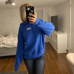 Wrangler hoodie - Jättefin blå hoodie i märket Wrangler