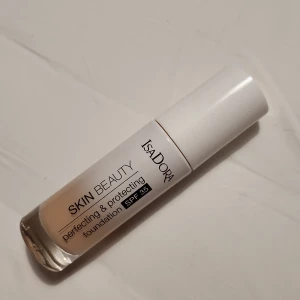Ny isadora foundation - Ny foundation från isadora färgen 02 linen. Endast tryckt ut o kollat färgen. Var fel färg. 
