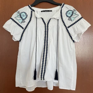 blus - Söt sommarblus som inte riktigt kommer till användning! Köparen står för frakt!💓