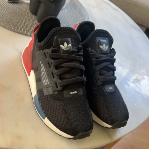 Nike nmd - Säljer mina helt nya skor, då dom ej kommer till användning. Använda ett tillfälle i två timmar.