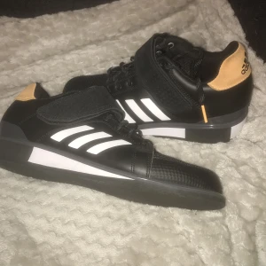 Helt nya adidas skor  - Helt nya pga fel storlek.💞