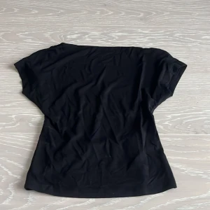 Rygglös tröja - Säljer denna tröja då den aldrig kommer till användning, mycket skönt tyg och väldigt fin!💕