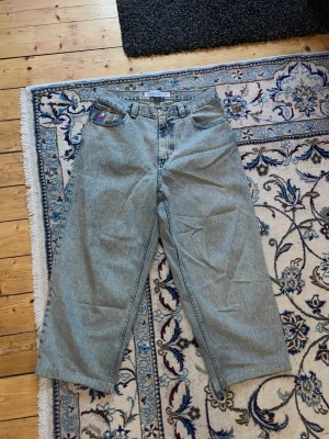 Polar Big Boy Jeans  - Light wash big boy jeans i storlek large. Bra condition men lite upptrampade i hälen🤙 För mer bilder/mått skicka PM!