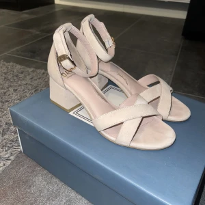 Skor - Använda ca 3 gånger. St 36