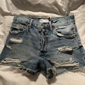 Super fina zara shorts som är perfekta till sommaren! Används tyvärr inte då de är för små💕