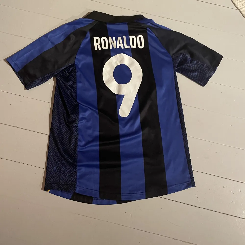 Nike Inter Milan fotbolls tröja Ronaldo nmr 9, r9 . T-shirts.