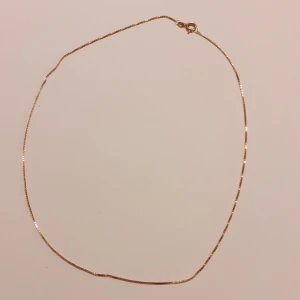 Halsband med guldduble  - Halsband i guldduble. Nyskick och oanvänt42 cm långt