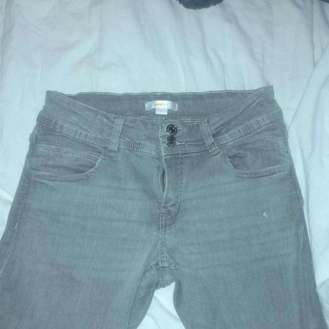 Gråa jeans 