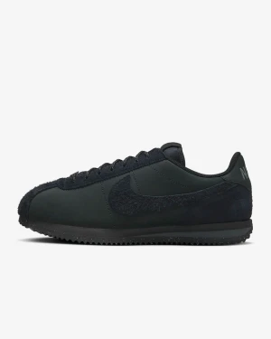 Nike Wmns Cortez - Nike Cortez i svart mocka Storlek 40,5   Aldrig använda, skobox tillkommer✨