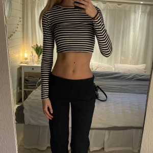 Randig topp - Så snygg randig topp från NA-KD!  Storlek xs men passar s också. Väldigt bra skick. Skriv privat vid intresse🫶🏽