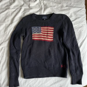 Ralp Lauren tröja  - Säljer min jättefina Ralph Lauren tröja i superbra kvalite då den knappt är använd! Storlek XL 16 år men passar som en XS/S 
