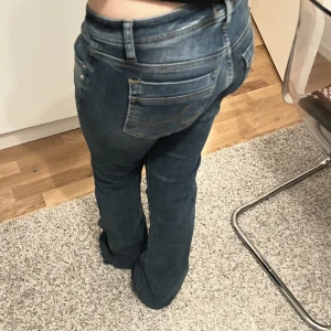 Ltb Jeans - Säljer mina ltb jeans som jag ej använder längre. Modellen på bilden är 160 och byxorna storlek är 26/34