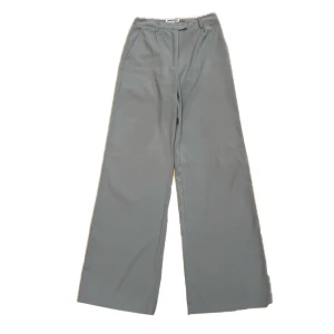 Kostymbyxa  - Ljusgrå / blå kostymbyxa i strl S, hög midja och långa ben!