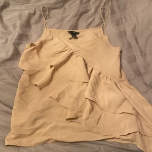 Fin blus från hm - Storlek 34, stryk den, elegant 