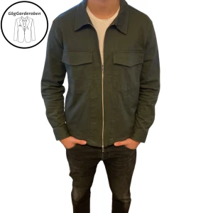 Zara overshirt - Tjo säljer nu min asfeta overshirt från Zara i otrolig kvalite!🙌Passar XL samt L! Hör av dig vid minsta bekymmer!🙌