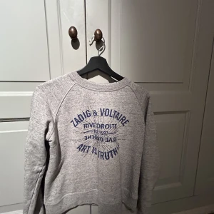 Tröja från Zadig & Voltaire  - Säljer denna sååå fina sweatshirt från Zadig,den är i väldigt bra skick och så söt😍😍