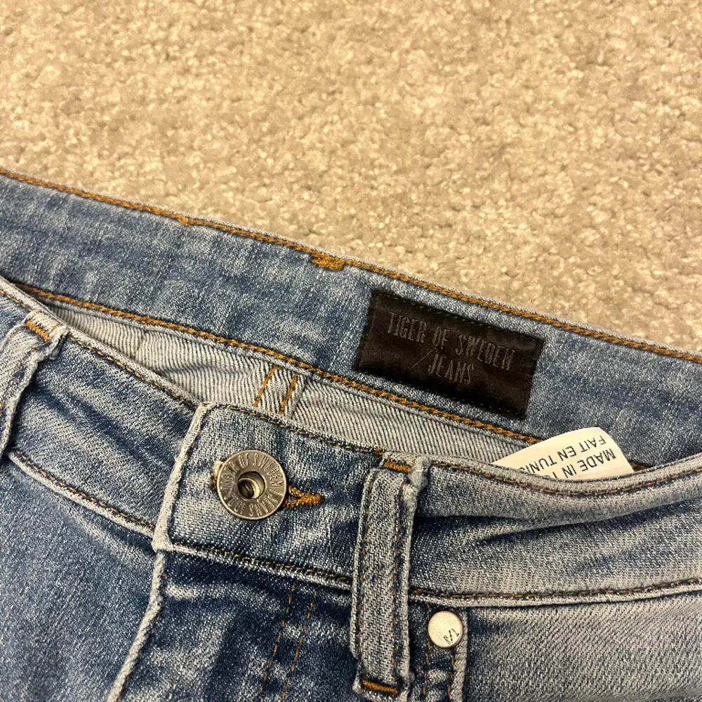  säljer dessa Super fina jeans. Jeans & Byxor.