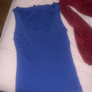 Y2k tröja  - Jätte snygg blå y2k tröja från zara för bara 50kr i st S