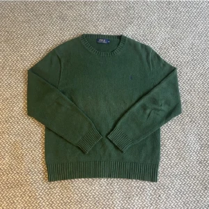  Ralph lauren tröja  - Stickad raffe tröja, mycket bra skick, storlek S/M. Inga defekter alls😁skriv om ni har fler frågor.