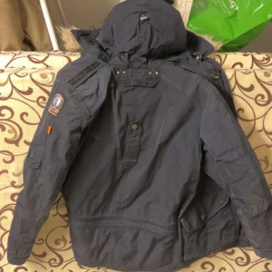 Parajumpers jacka  - Storlek medium avtagbar luva 