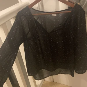 Blus - Säljer min jätte söta blus från Gina pga aldrig kommer till användning💕