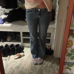 Lågmidjade Jeans - Lågmidjade Jeans, knappt använda, skriv för frågor eller fler bilder!!