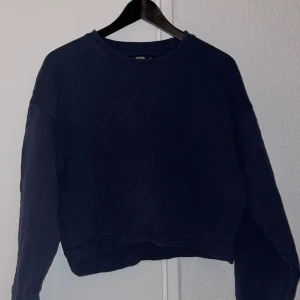 Sweatshirt från bikbok - Säljer sweatshirt från bikbok i storlek xs men är mer som en s