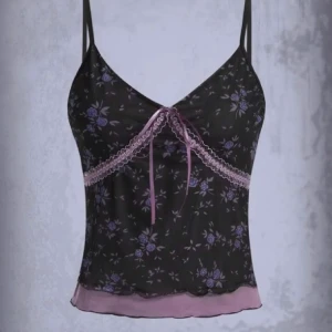 Söt top - ♡Gullig och svalt linne med lila blommor och en rosett♡