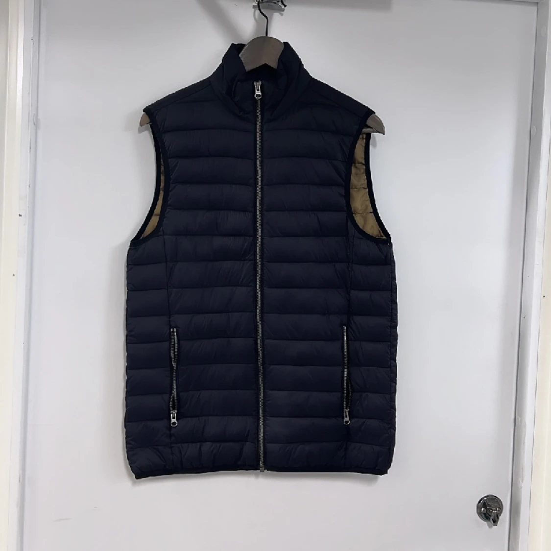 Svart/marinblå väst