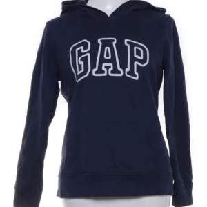 Fin hoodie från Gap. Knappt använd, kan gå ner i pris vid snabbt köp💗