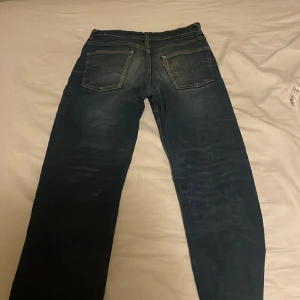 Levis byxor  - Sköna jeans  lite skinny 