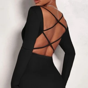 fest klänning  - säljer denna fina fest klänning för att den är för stor, aldrig använd! (bilder från shein hemsida)