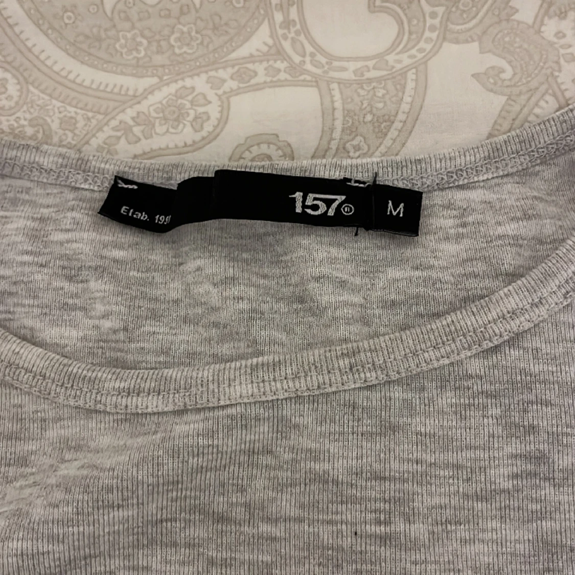 grå långärmad tröja - 90