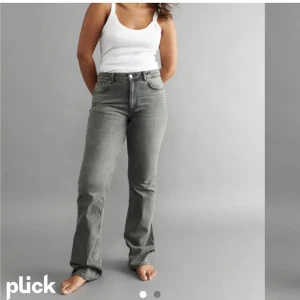 Gråa jeans - Från Gina ( har inga egna bilder)