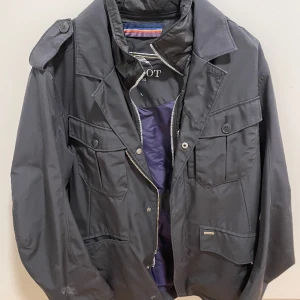 Field jacka  - Hej! Säljer min snoot field jacka i storlek L från 1955 sällsynt model.