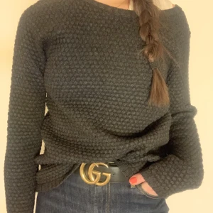 Tjock kofta i ull  - Från det danska slow fashion företaget Sibin Linnebjerg  Typ svartgrönaktig  I mycket bra skick 