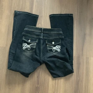 Jeans  - Säljer dessa jätte snygga jeans, kommer dock inte ihåg vart dom kommer ifrån för att lappen är borta 