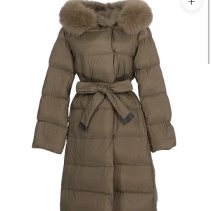 Jacka - Brun jacka med äkta päls från fur Stockholm Storlek S Köptes för 2799 ✨INGA BYTEN✨