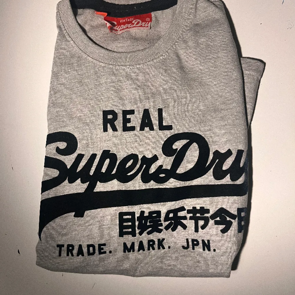 Säljer alla dessa tre Superdry’s t shirtsen för endast 150! Alla är 10/10 skick och nytvättade.  (Första bild, stl S) (Andra bild, stl M) (Tredje bild, stl L). T-shirts.
