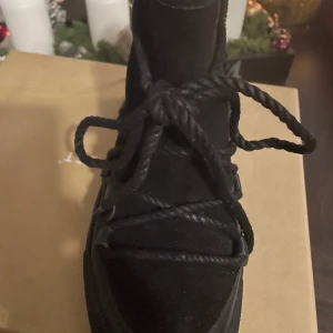 Vinterskor med snören - Helt nya skor som växts ur säljs billigt. 