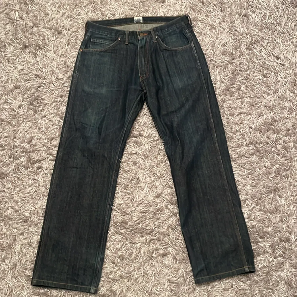 Ett par Bape jeans i jätte bra skick som jag säljer, har du några frågor skriv till mig. Jeans & Byxor.